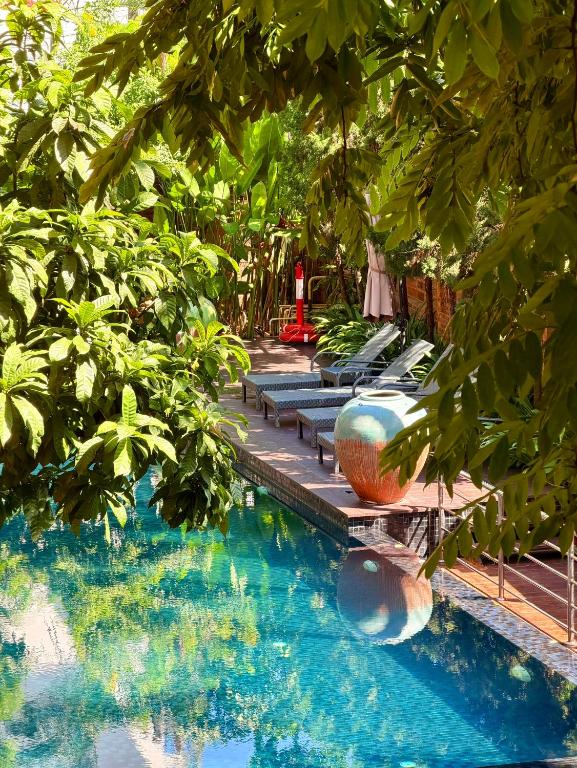 Phor Liang Meun Terracotta Arts photo 2