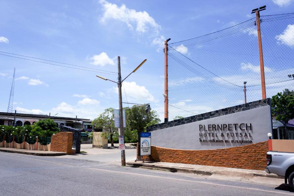 Plernpetch Hotel