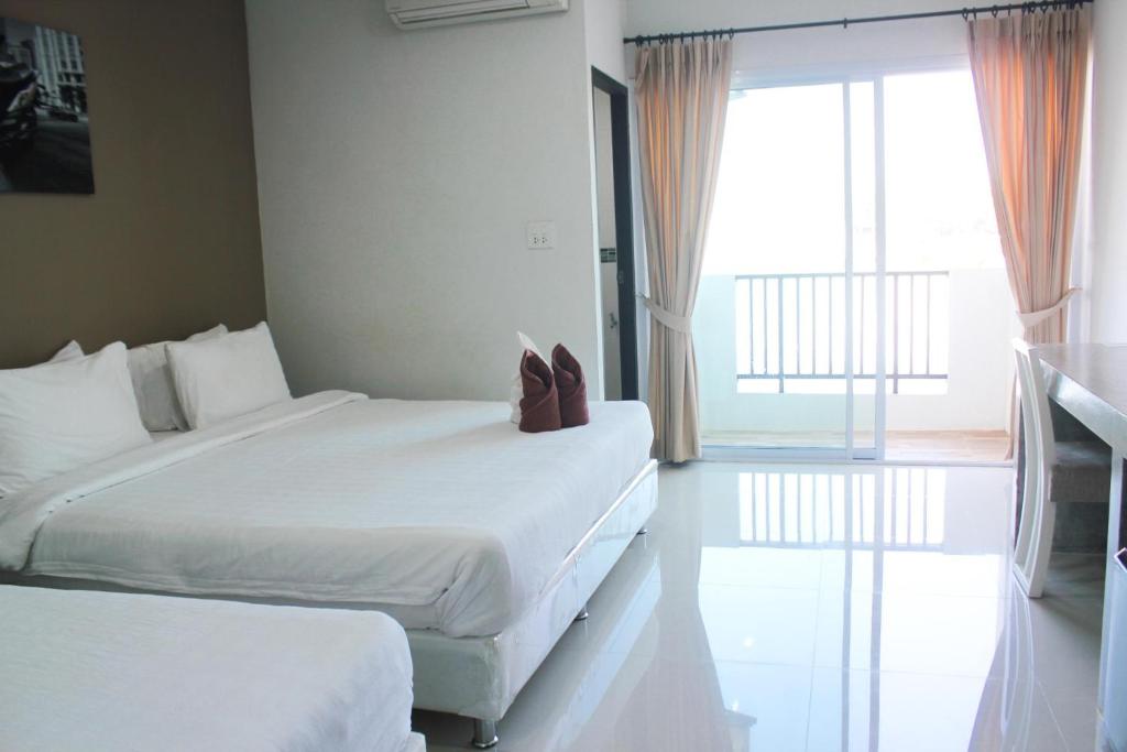 Plus Hotel photo 2