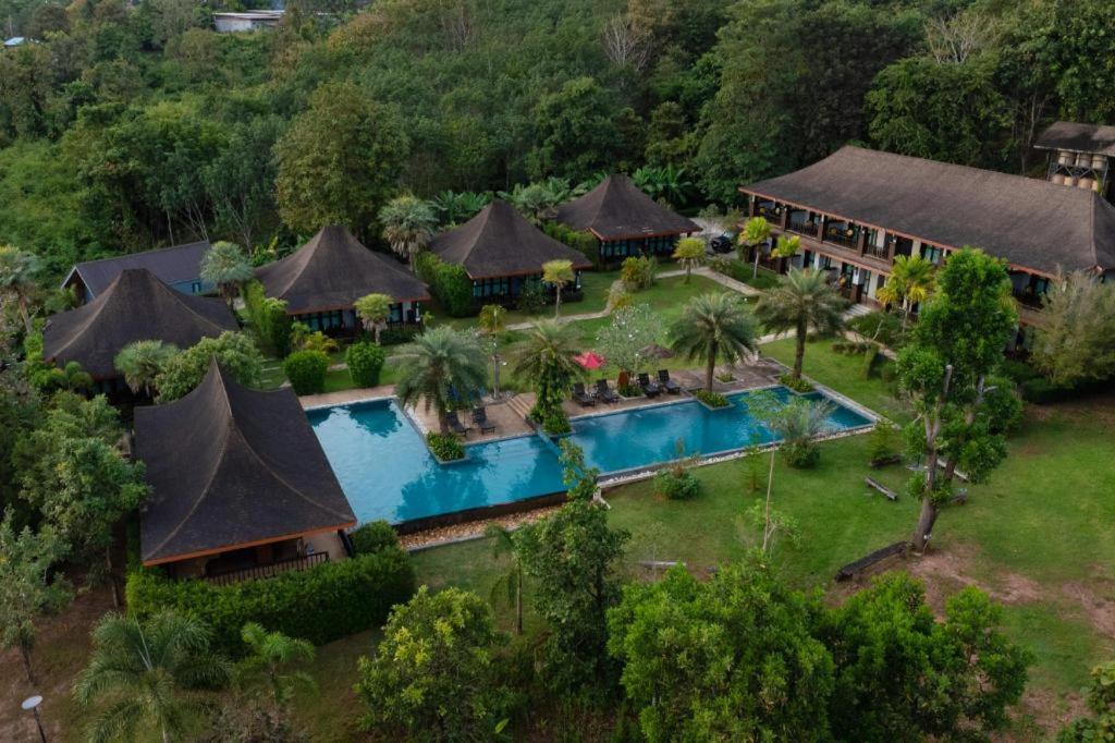 Poochommhok Resort photo 1
