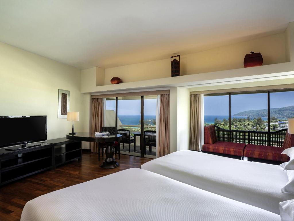 Pullman Phuket Karon Beach Resort photo 2
