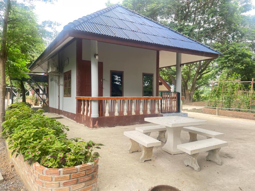 Rain Tree Cafe & Homestay photo 4