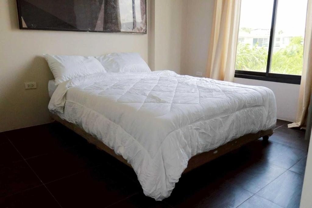 RQ Bangkok Sukhumvit 107 by Collection O