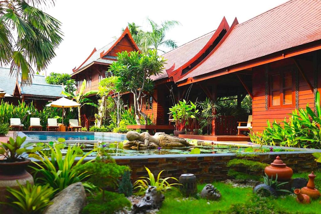 Ruen Kanok Thai House photo 1