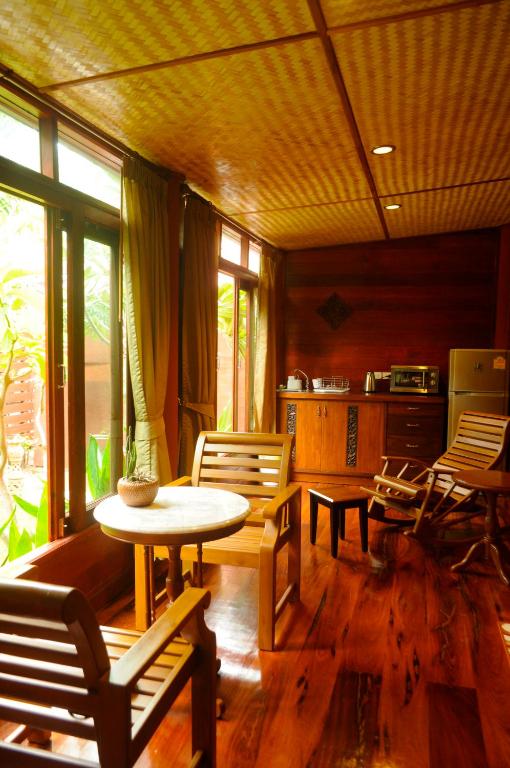 Ruen Kanok Thai House photo 2