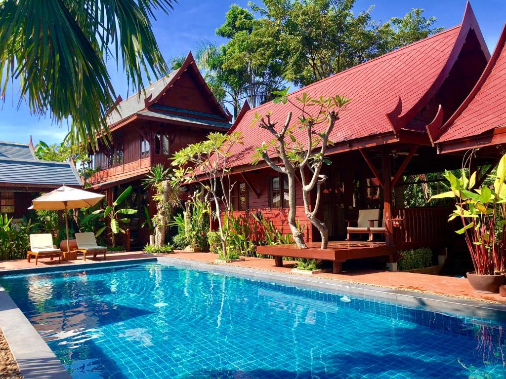 Ruen Kanok Thai House photo 3