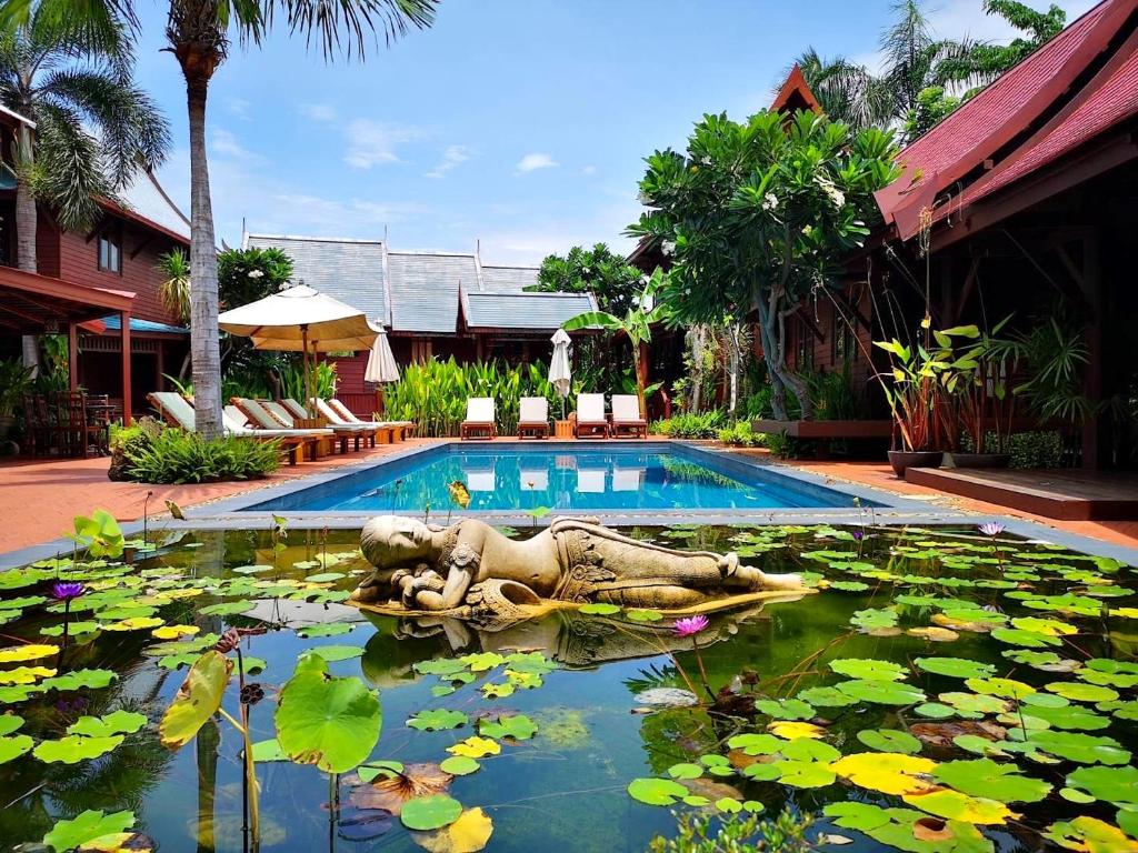 Ruen Kanok Thai House photo 4