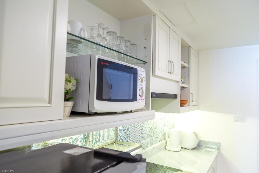 Sandy Beach Condo 17D photo 5