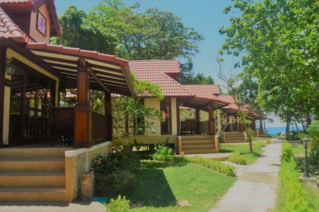 Sayang Beach Resort photo 5
