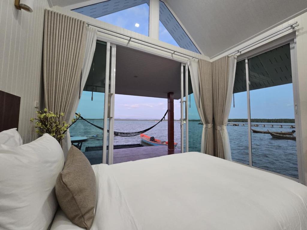 Sea Balcony Cottage