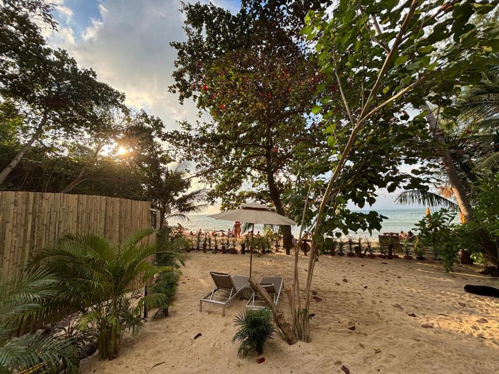 Secret Beach Bungalows photo 2
