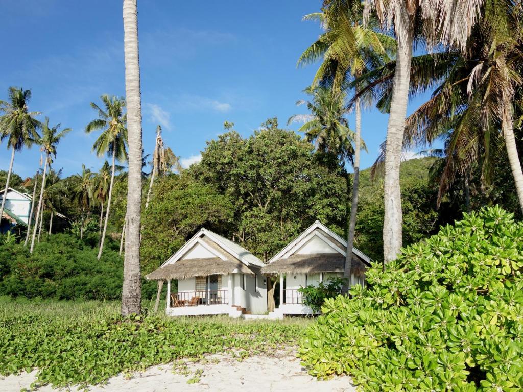 Secret Beach Bungalows