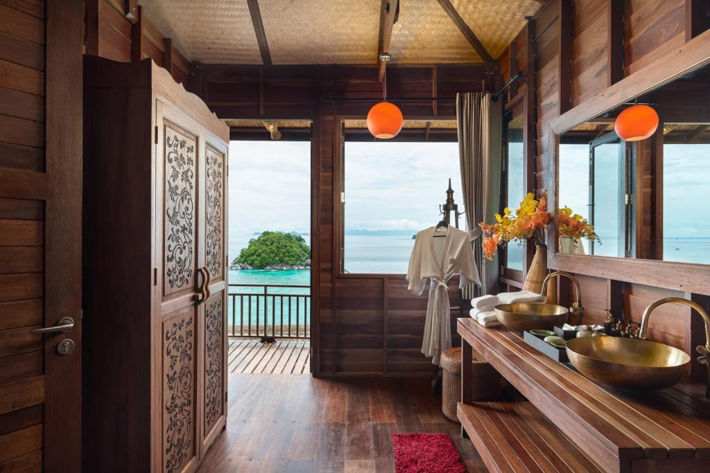 Serendipity Beach Resort Koh Lipe photo 3