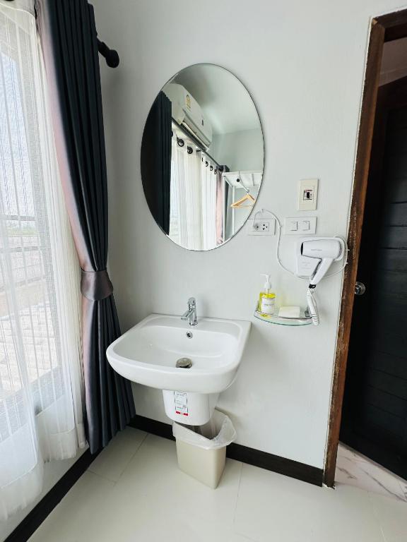 Service apartment lampang Room202 photo 3