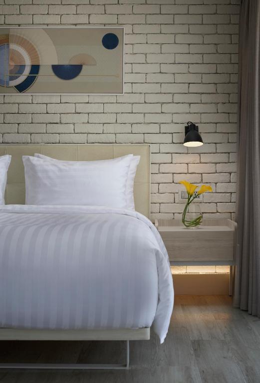 Shama Yen-Akat Bangkok