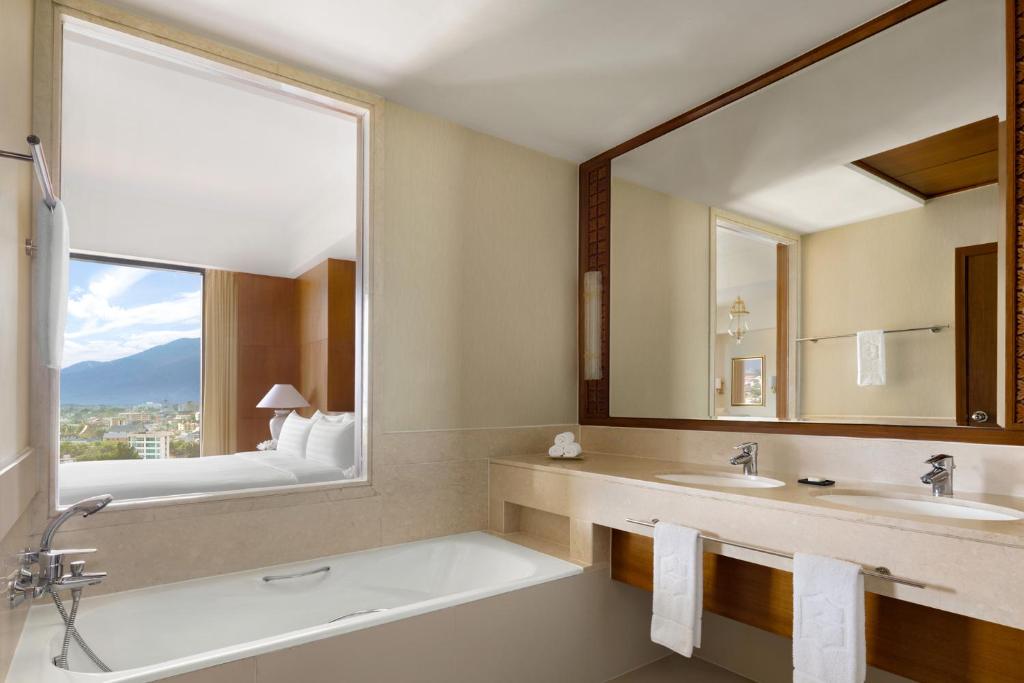 Shangri-La Chiang Mai photo 3