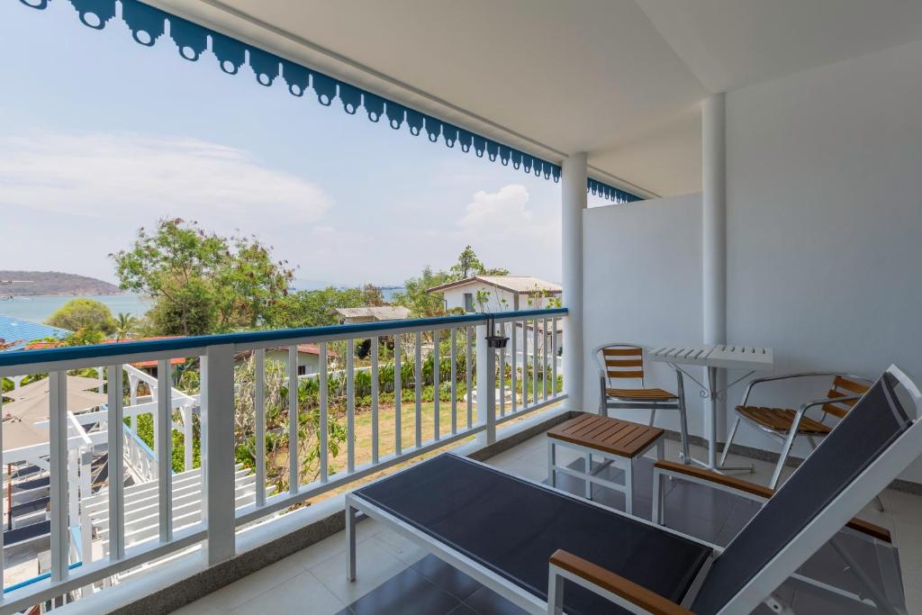 Somewhere Koh Sichang photo 1