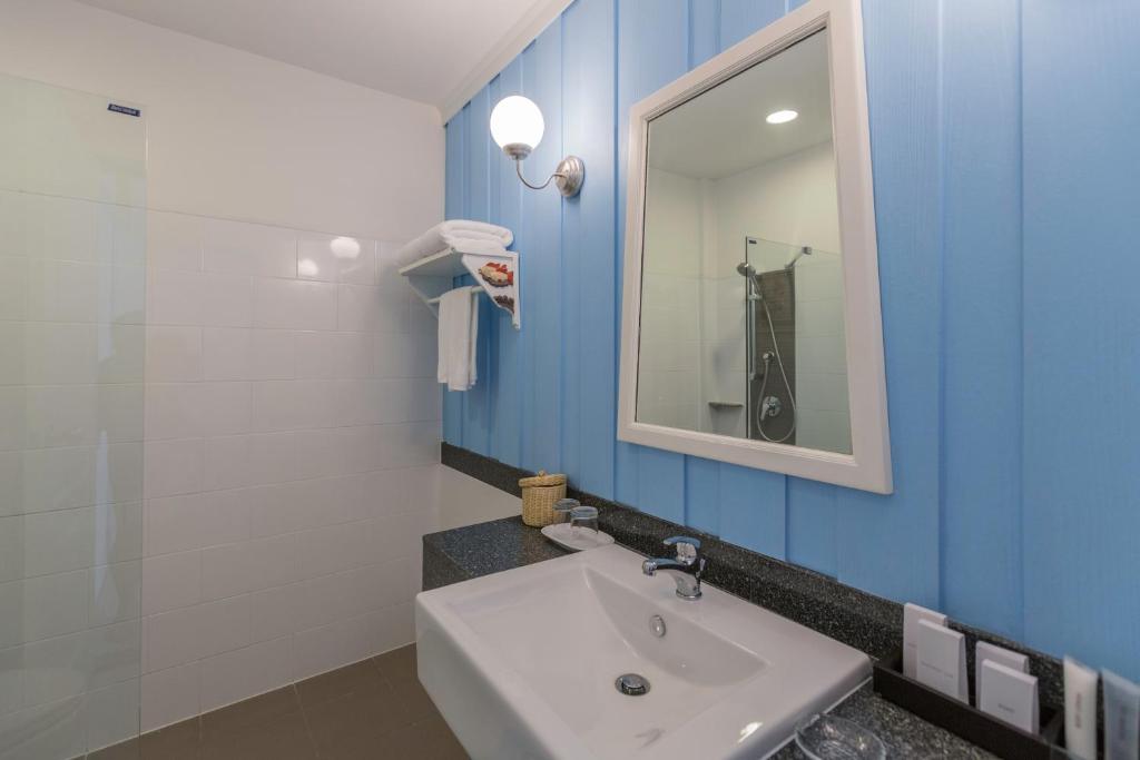 Somewhere Koh Sichang photo 2