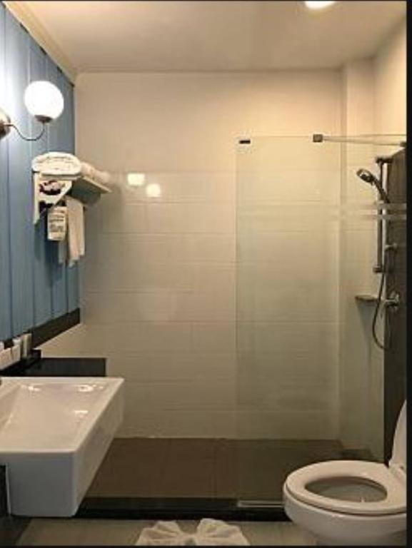 Somewhere Koh Sichang photo 3