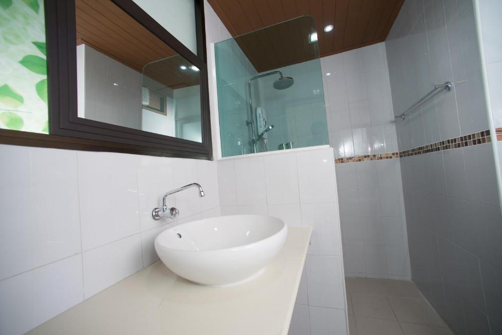 Srichada Hotel photo 4