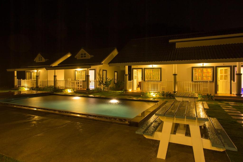 Suksompong Resort photo 3