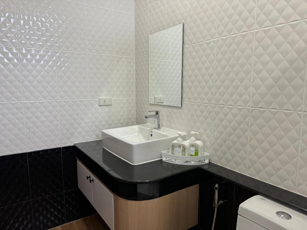 Sun Ray Private Pool villa 3 bed photo 3