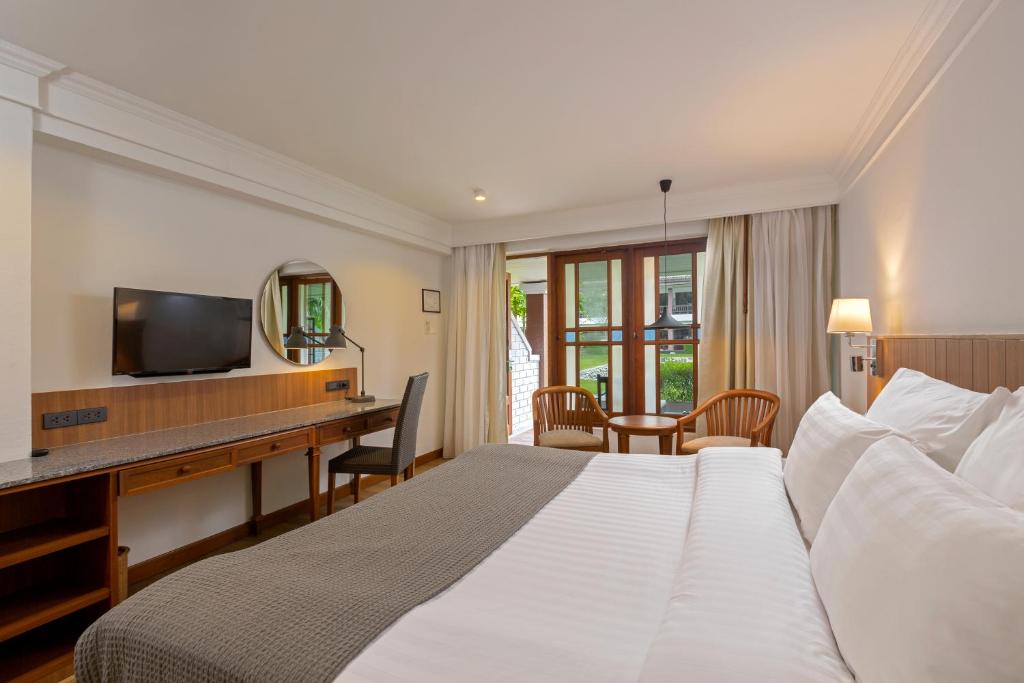 Sunprime Kamala Beach photo 2