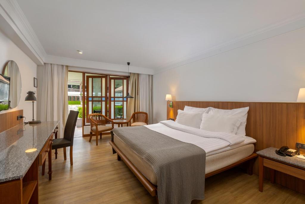 Sunprime Kamala Beach photo 3
