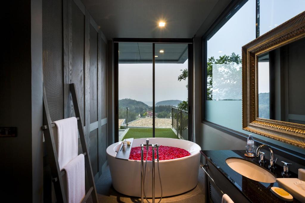 SUNSURI PHUKET, Nai Harn Beach