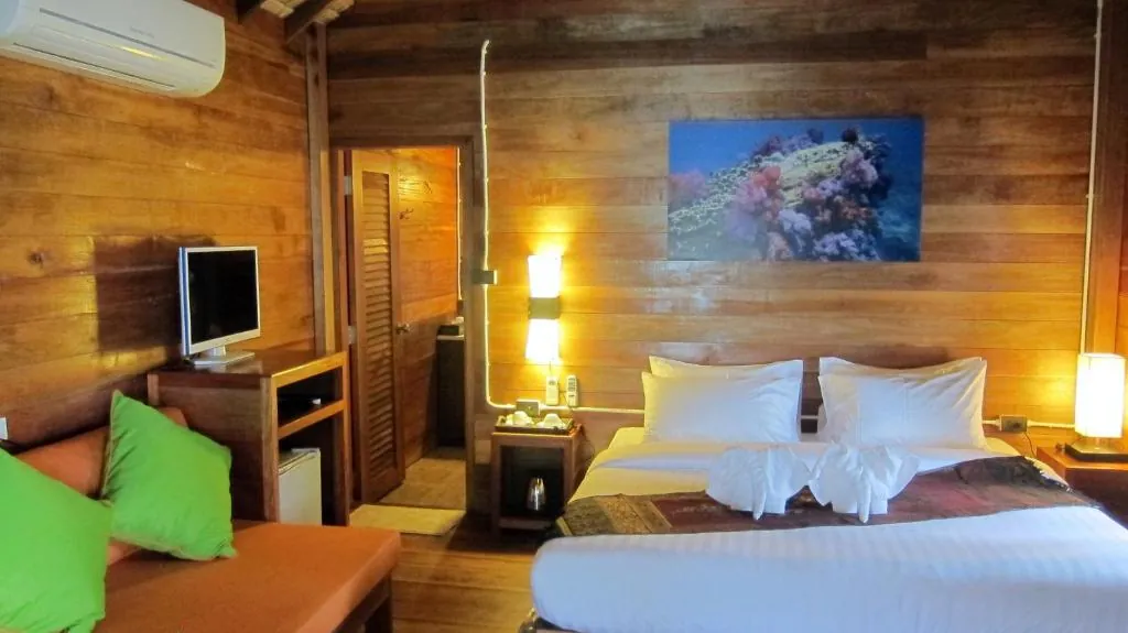 Ten Moons Lipe Resort photo 3