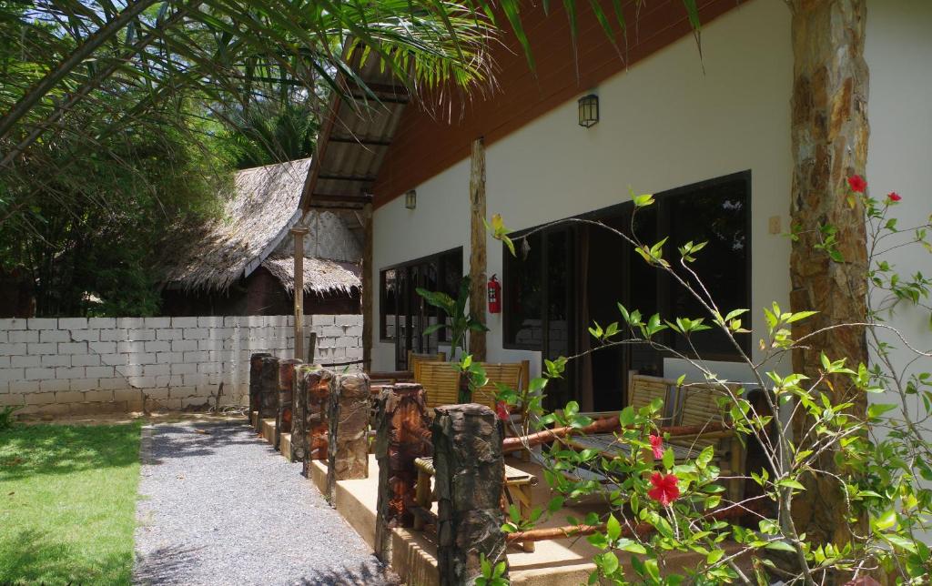 Thai House Beach Resort photo 3