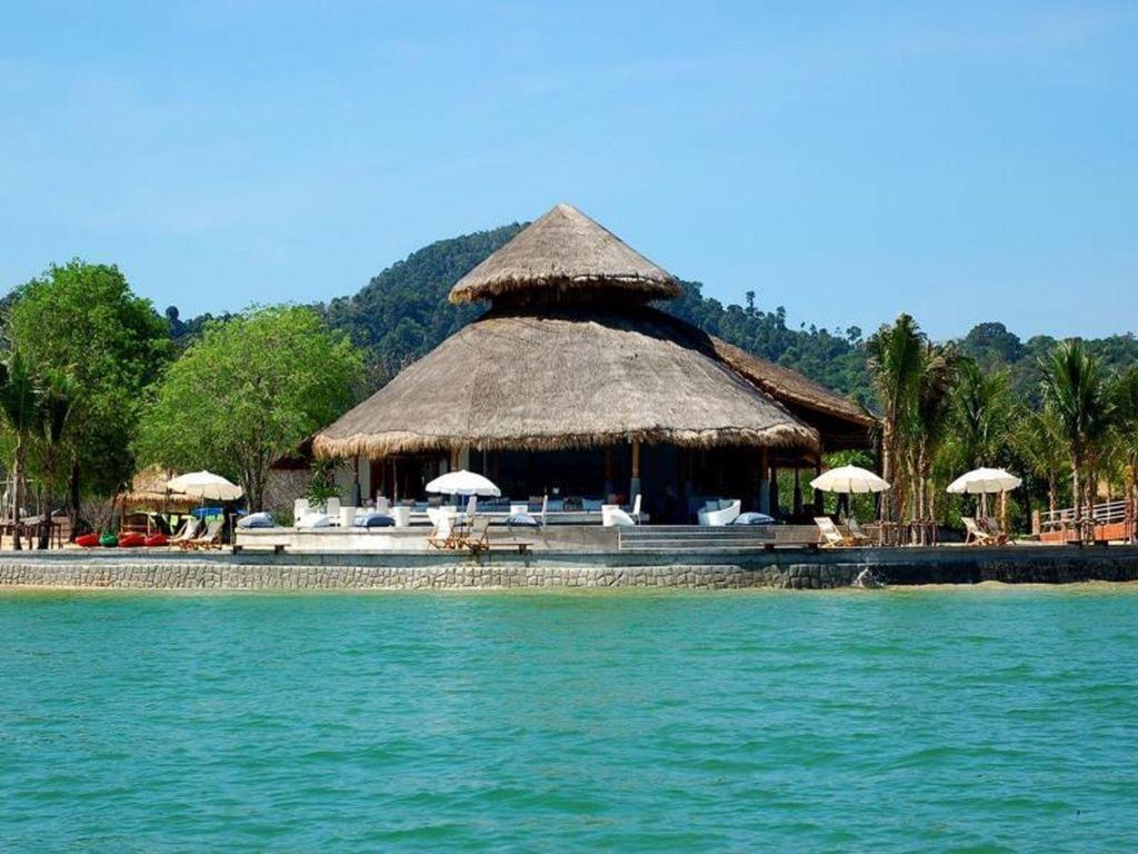 The Blue Sky Resort@ Koh Payam photo 1