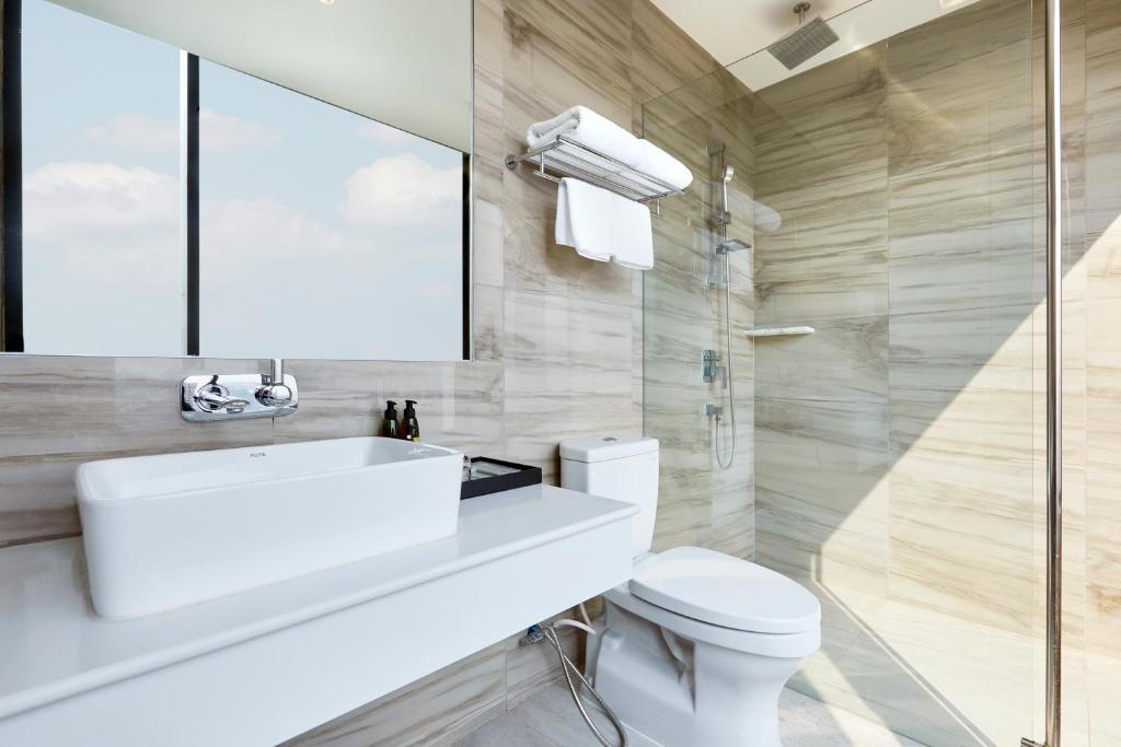 The Quarter Ari by UHG photo 2