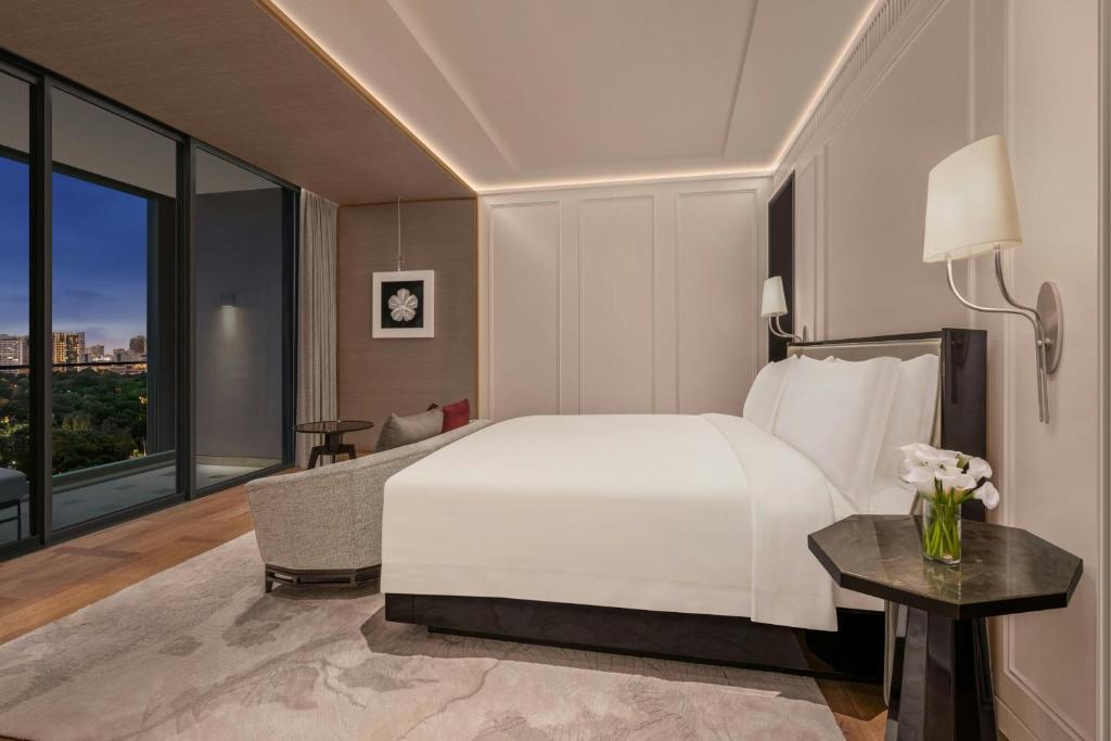 The Ritz-Carlton, Bangkok photo 2