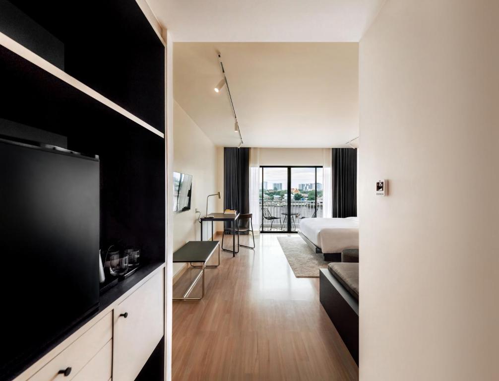 The StandardX, Bangkok Phra Arthit photo 4