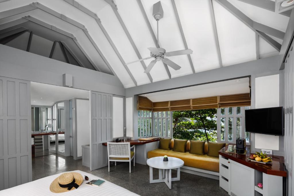 The Surin Phuket photo 3