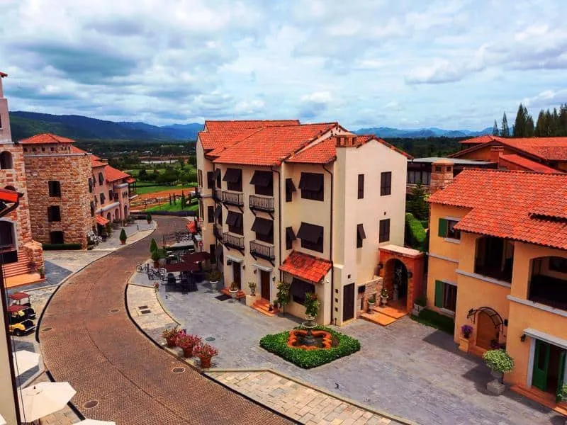 Toscana Valley Town Square Suite