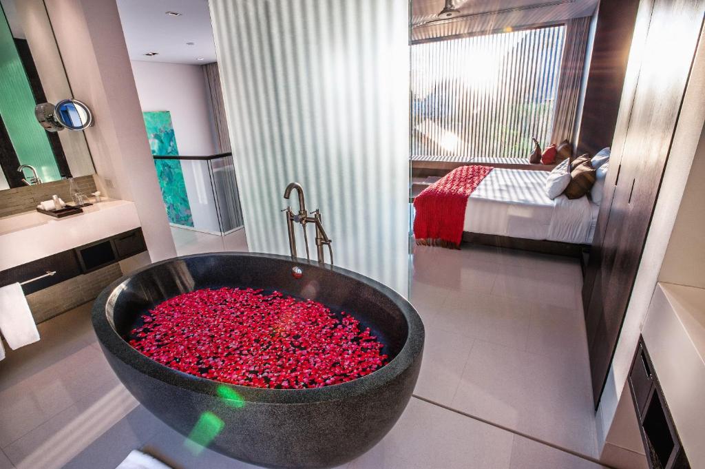 Twinpalms Surin Beach Phuket photo 2