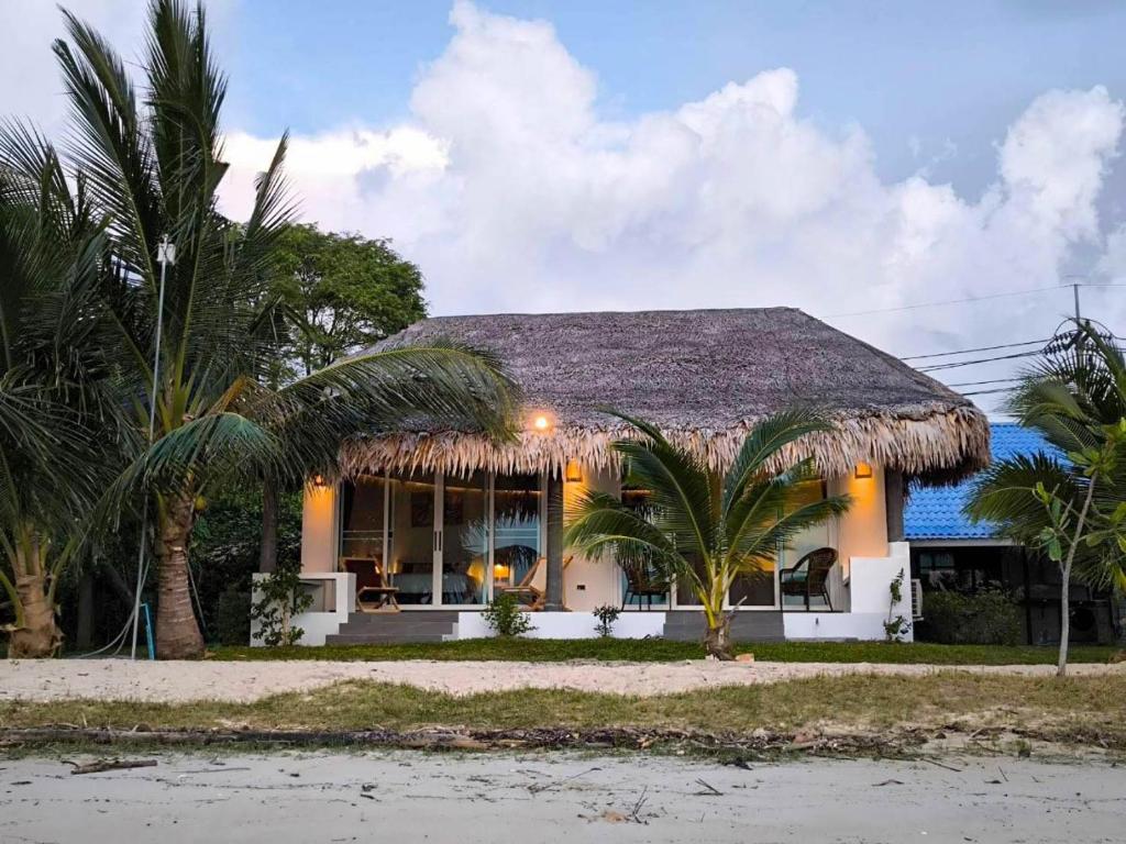 Villa Sereno Beachfront Koh Samui, Nathon Pier