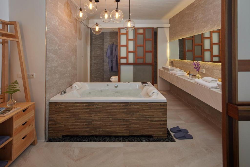 Whale Hua Hin photo 3