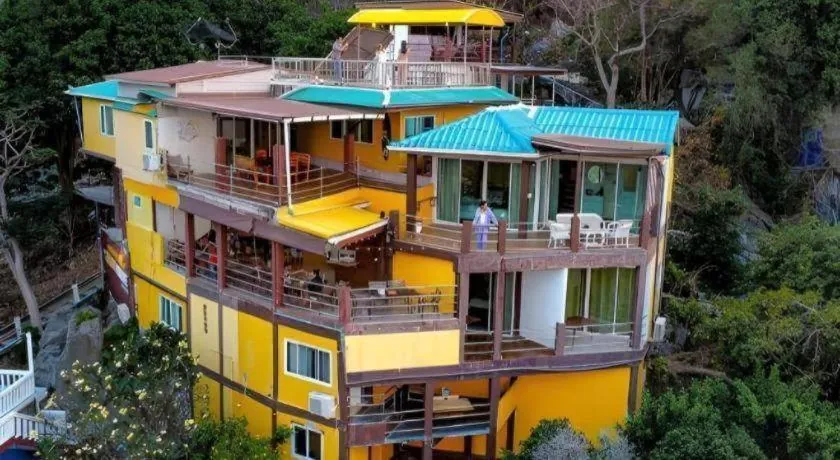 Yellow House Koh Sichang photo 1