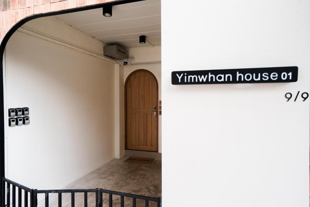 Yimwhan House 01, Wat Ratchaburana photo 4