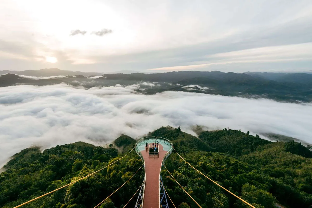 Aiyoeweng Sea of Mist Viewpoint and Skywalk Aiyoeweng