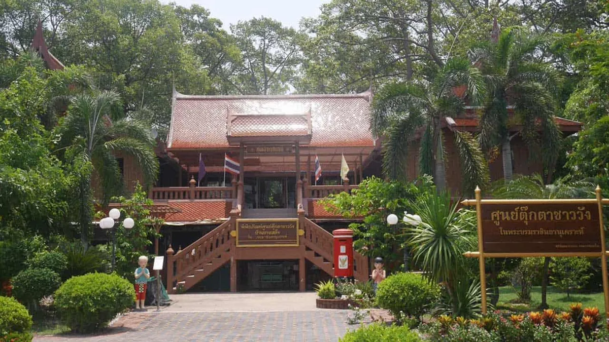 Ban Bang Sadet Court Dolls Center