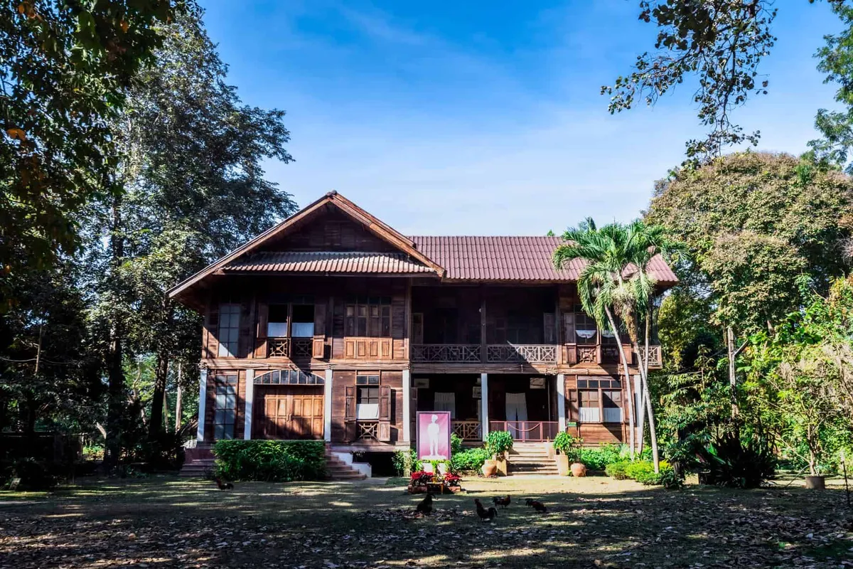 Ban Phraya Surasi Visitsak