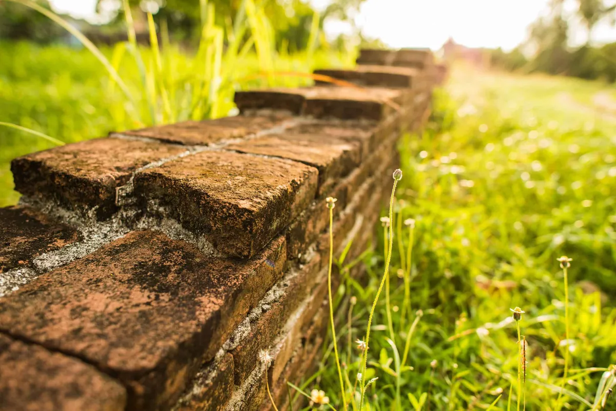 Ban Phraya Wichit Songkram (A Wrecked Wall)