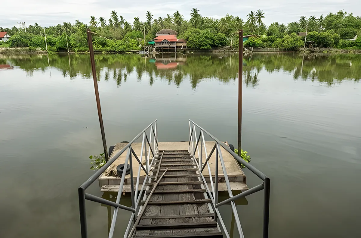 Bang Nok Khwaek Floating Market