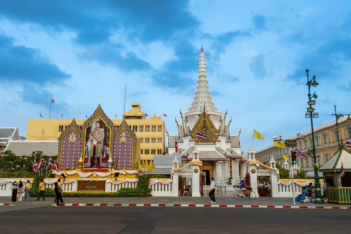 Bangkok City Pillar Shrine — photo 3