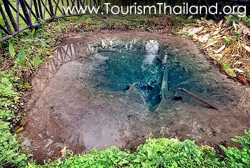Buatong Waterfall and Jedsee Fountain Forest Park
