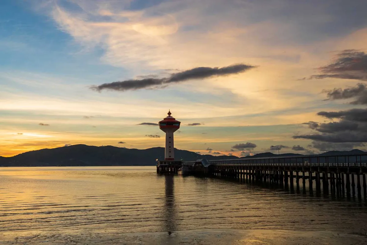 Chaloem Phra Kiat 80 Phansa Lighthouse — photo 3